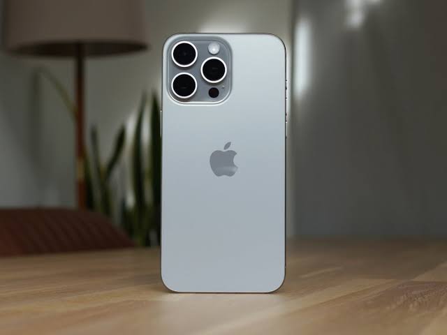 Iphone 15 Pro Max slightly Used (Battery Life 90)